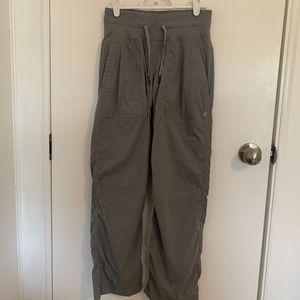 LULULEMON ATHLETICA * DANCE STUDIO PANT UNLINED